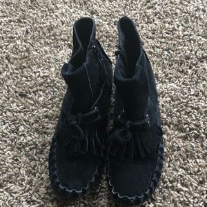 Black moccasin short boots size 6